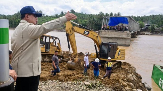 Percepatan Pemulihan Akses, Presiden Prabowo Tinjau Pengerjaan Jembatan Bailey Teupin Mane di Bireuen