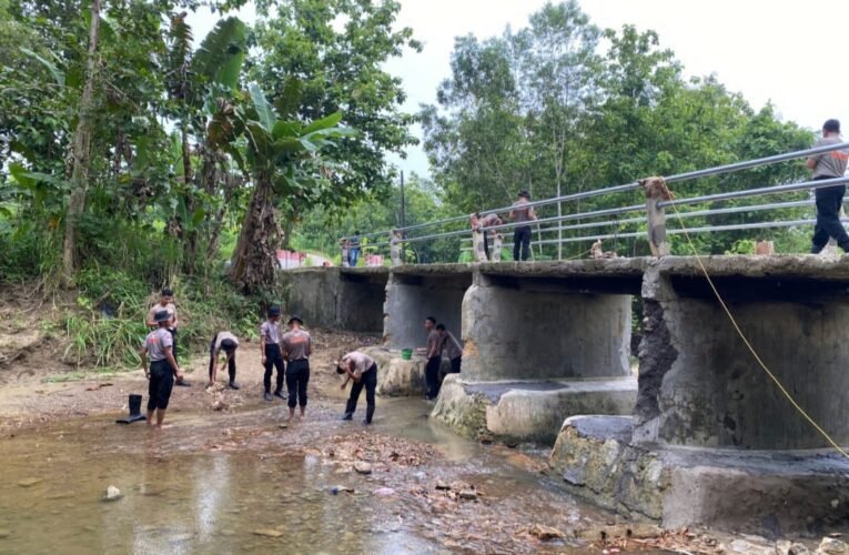 Jembatan Tanpa Pagar Makan Korban, Sat Brimob Polda Jatim Turun Tangan Renovasi