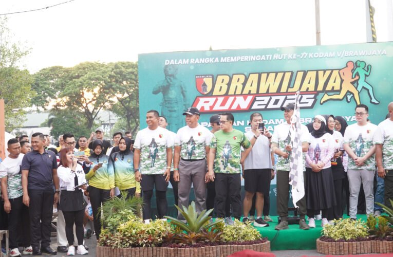 Danrem 084/Bhaskara Jaya Ikuti Brawijaya Run 2025 Dalan Rangka HUT Ke-77 Kodam V/Brawijaya
