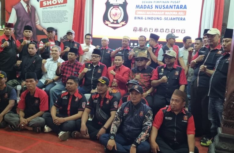 Ketum Ormas Madas Sedarah Moch. Taufik S.I.KOM. SH.MH Silaturrohmi Dengan DRS KRH HM.JUSUF RIZAL,SH,SE.M.Si Ketum Madas Nusantara