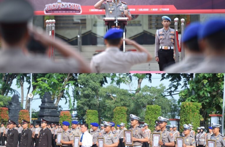 Kapolres Gresik Apresiasi Dedikasi Personel, 63 Anggota Terima Penghargaan dan Satyalancana