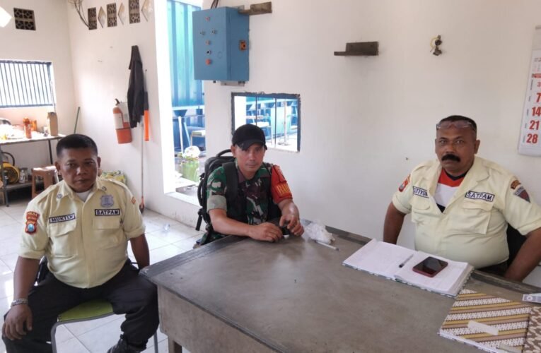 Babinsa Menganti Perkuat Sinergi Keamanan dengan Satpam Perusahaan