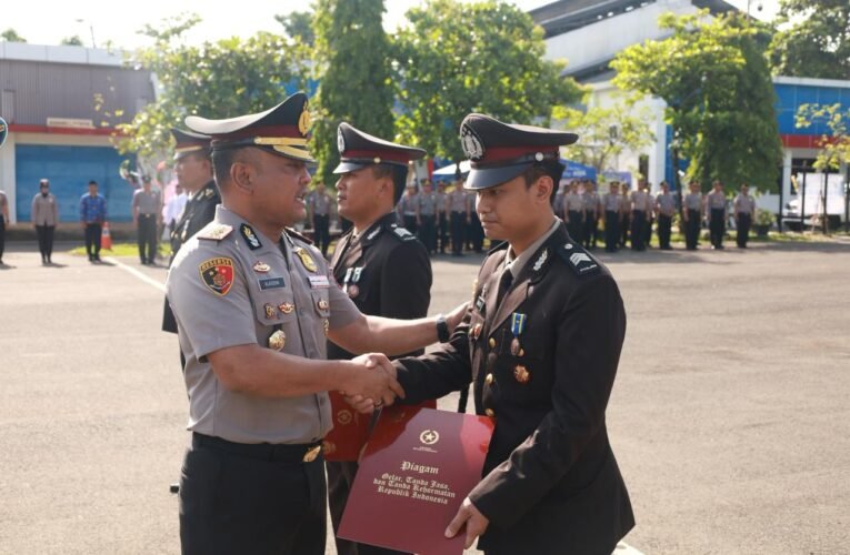 Polres Tuban Jatim Gelar Upacara Hari Kesadaran Nasional dan Berikan Penghargaan Kehormatan 62 Personilnya