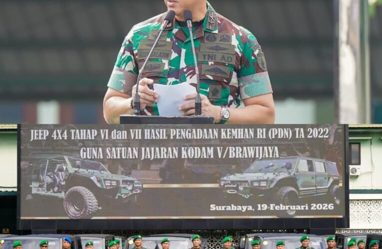 Pangdam V/Brawijaya Serahkan 43 Ranmor Taktis Pengadaan Kemhan RI Perkuat Operasional