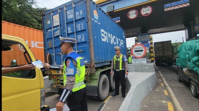 Operasi Keselamatan Semeru 2026 Ditlantas Polda Jatim Tertibkan Penggunaan Lajur Jalan Tol