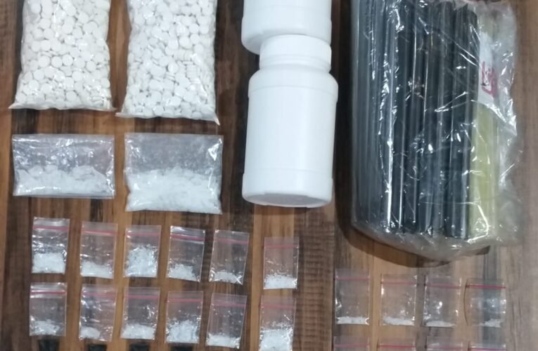 Polrestabes Surabaya Amankan 2 Tersangka Pengedar Narkoba,109gr Sabu dan 2.000 Pil LL Disita