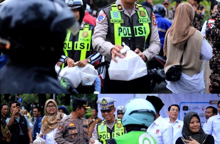 Program Polantas Menyapa, Satlantas Polres Gresik dan REI Bagi Takjil untuk Pengguna Jalan