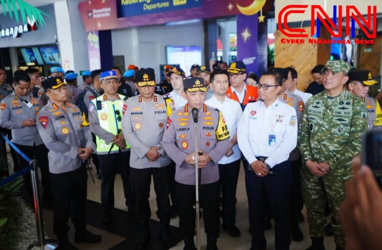 Tinjau Stasiun Surabaya Gubeng, Kapolri Instruksikan Beri Pelayanan Maksimal ke Pemudik