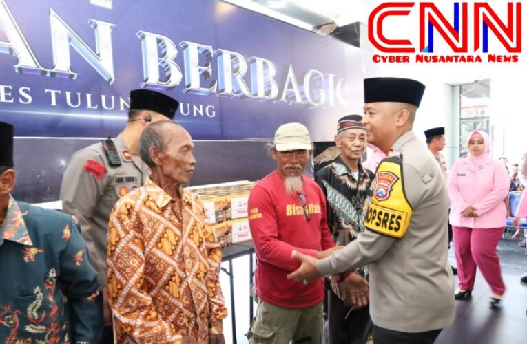 Ramadhan Berbagi : Polres Tulungagung Salurkan Bantuan Sembako Untuk Penggali Kubur dan Bilal Jenazah