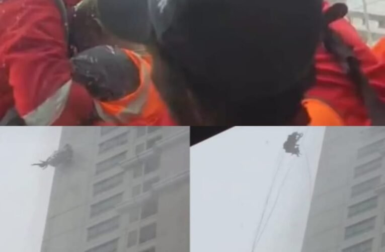 Se Orang Pembersih Kaca Ter Ombang Ambing Akibat Terjangan Angin Yang Di Sertai Hujan Lebat