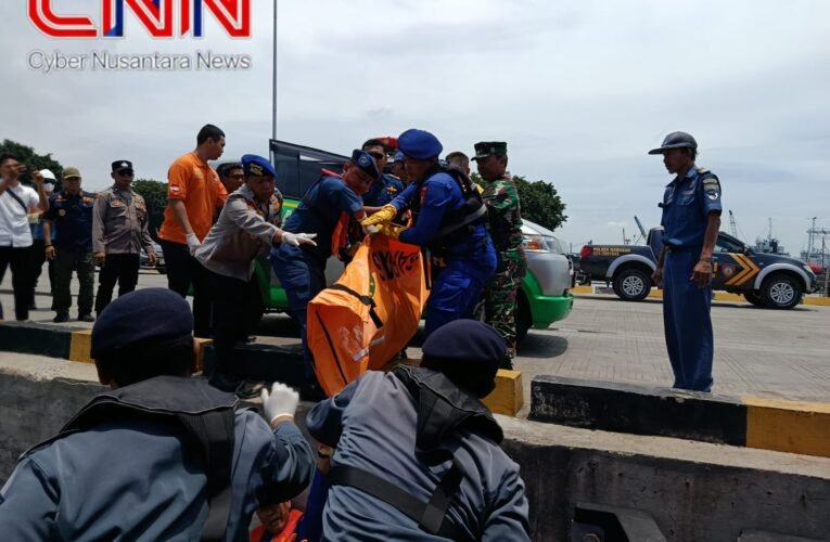 Sinergi TNI AL dan Tim SAR Gabungan Berhasil Evakuasi Korban Terjatuh dari KMP Dharma Ferry VII di Perairan Gresik