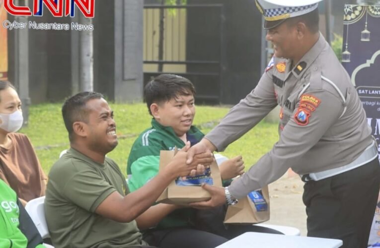 Cepat Dekat Bersahabat : Polres Probolinggo Buka Layanan Samsat dan Sim Keliling Sambil Berbagi Takjil