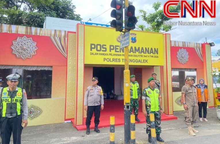 Sinergi TNI-Polri dan Relawan di Durenan, Jaga Kelancaran Arus Mudik Lebaran