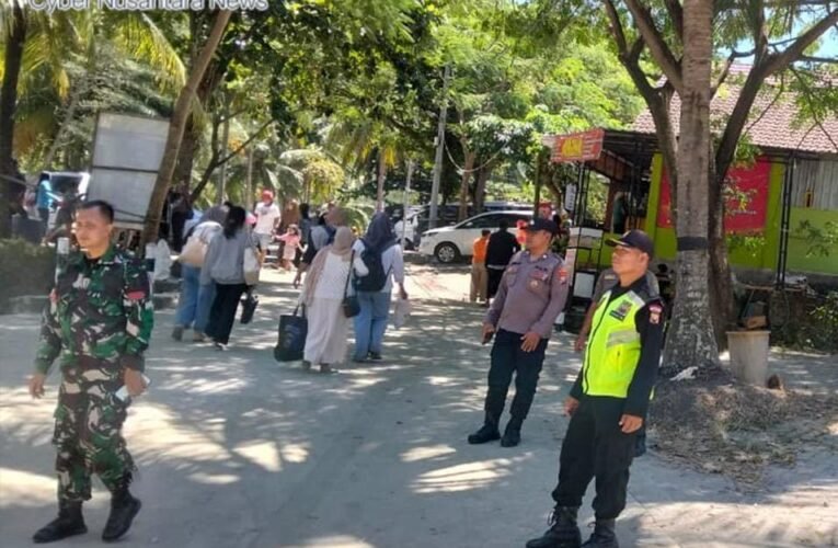 TNI-Polri Intensifkan Patroli Keamanan Wisatawan di Pantai Karanggongso Saat Libur Lebaran