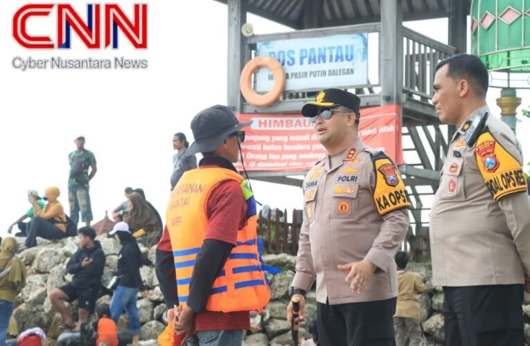Kapolres Gresik Tinjau Pantai Dalegan Pastikan Keamanan Wisatawan