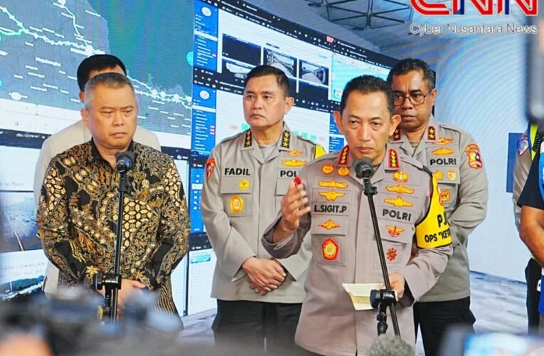 Tinjau Jasa Marga Command Center, Kapolri Pastikan Penanganan Arus Balik Berjalan Lancar dan Aman