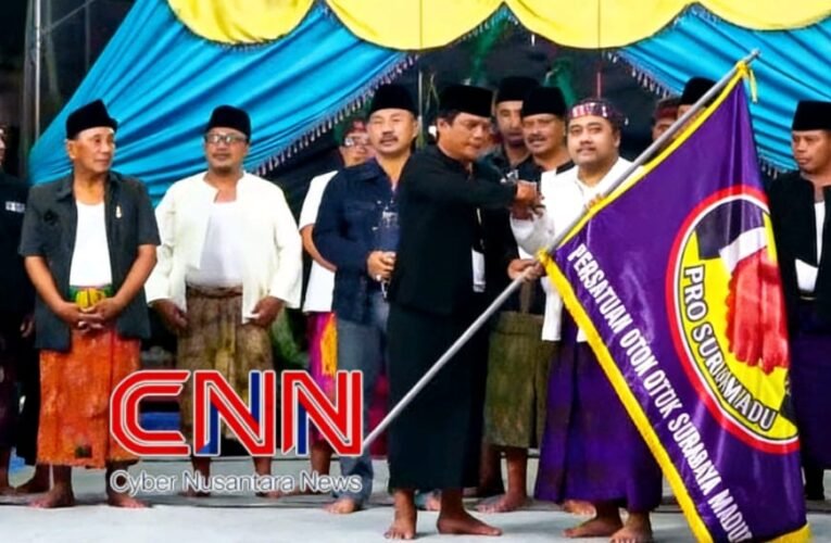 Tradisi Remoh Sandur Kian Solid, Pro Suramadu Serahkan Dua Unit Ambulans Gratis