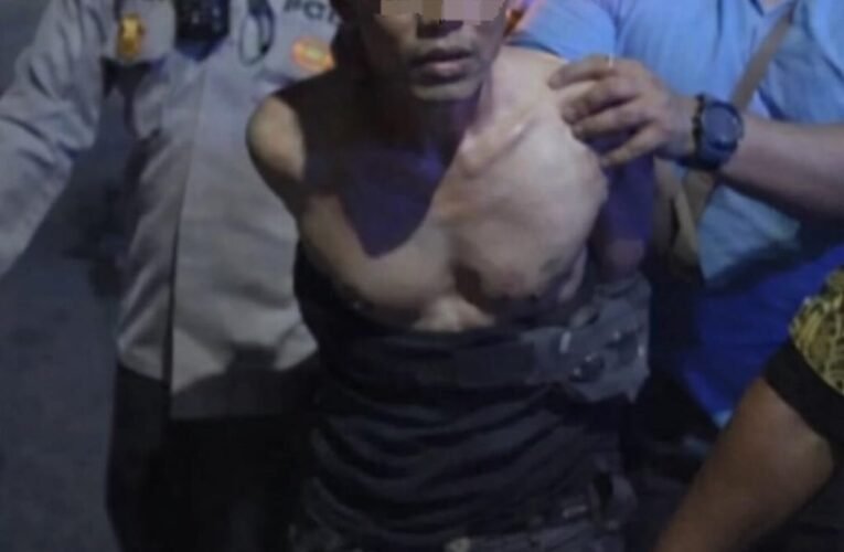 Dikejar Korban, Jambret Tumbang Dihajar Massa Surabaya