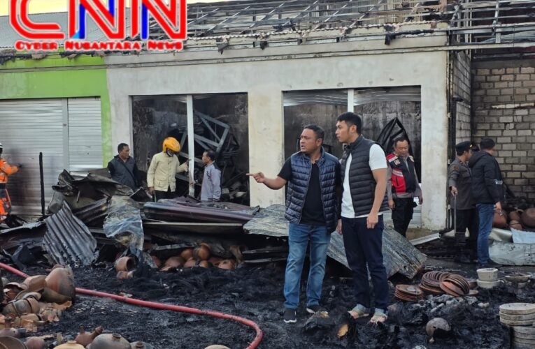 Kapolres Tuban Bersama Bupati Tinjau Langsung 41 Kios di Pasar baru Yang Kebakaran