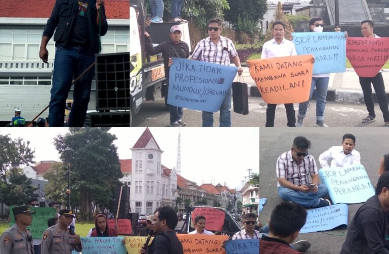 FAAM Gelar Aksi Demo Untuk Keadilan Masyarakat Didepan Polrestabes Surabaya