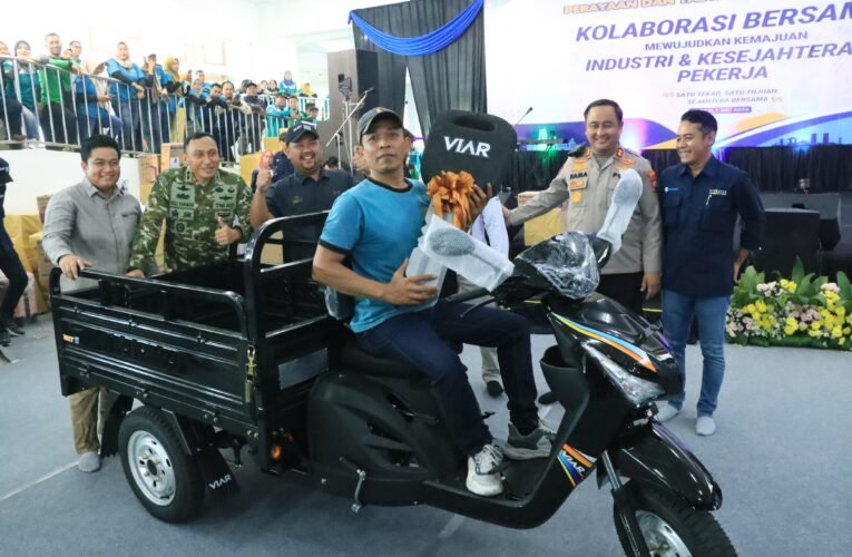 Peringatan May Day di Stadion Gejos Berjalan Kondusif, Kapolres Gresik Apresiasi Elemen Buruh