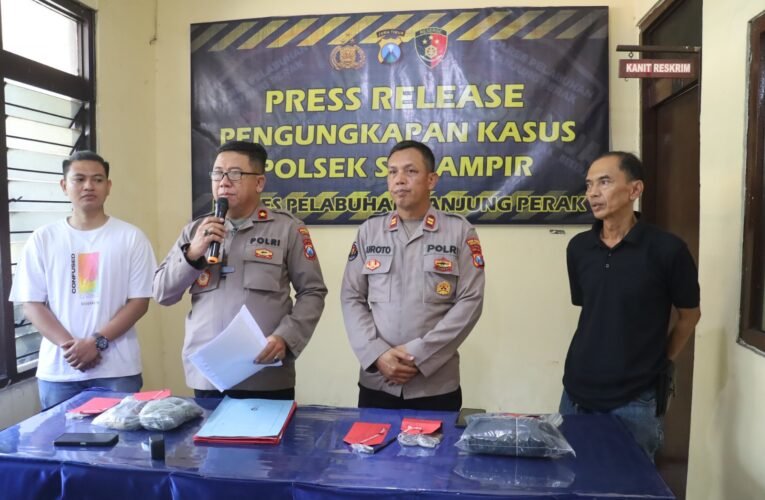 Polres Pelabuhan Tanjungperak Amankan Tersangka Pencuri Komponen Panel TL di Surabaya