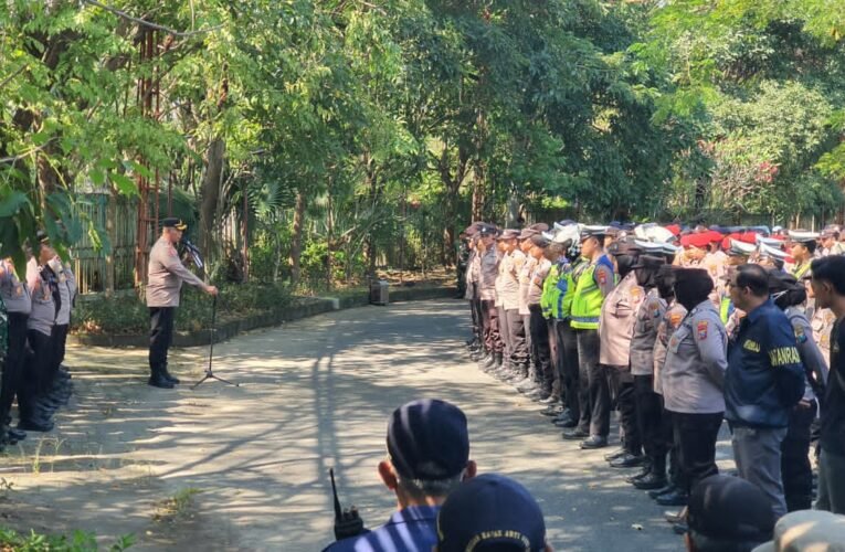 Polres Pelabuhan Tanjungperak Libatkan 696 Personel Kawal Pengesahan Warga Baru PSHT di Surabaya