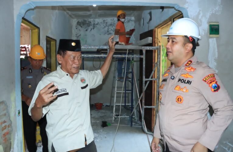 Polres Gresik Bedah Rumah Purnawirawan Polri di Driyorejo, Kado Hari Bhayangkara ke – 80