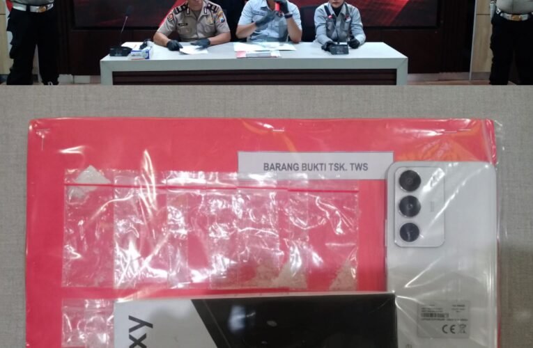 Residivis Kasus Narkoba Kembali Ditangkap, Satresnarkoba Polres Pelabuhan Tanjung Perak Sita 12,18 Gram Sabu Siap Edar