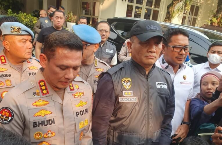 Kortas Tipidkor dan Polda Metro Geledah Cafe dan Money Changer