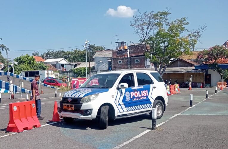 Mengenal Sosok Tori, Pengabdi Tanpa Pamrih dan Menolak Lelah Sebagai Pemandu Ujian Praktek di Satpas SIM Colombo