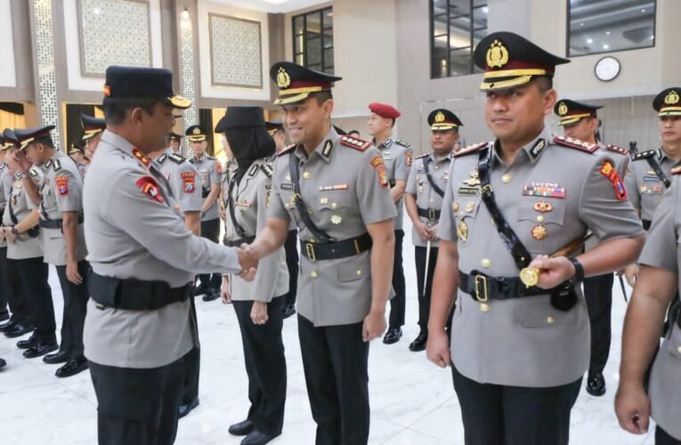 Kapolda Jatim Pimpin Sertijab PJU dan Kapolres, Perkuat Regenerasi Kepemimpinan dan Pelayanan Presisi