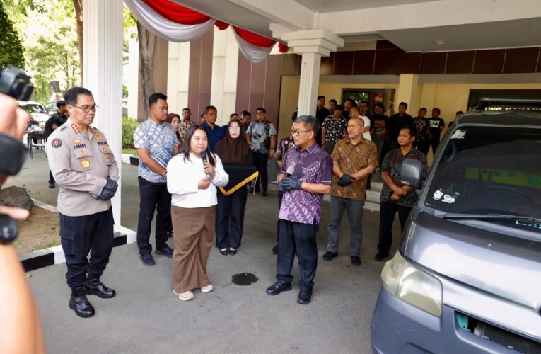 Polda Jatim Kembalikan Mobil dan Motor Hasil Ungkap Kasus Curanmor kepada Para Korban Tanpa Biaya