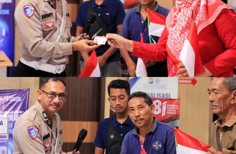 Satlantas Polres Gresik Hadiahkan “SIM Gratis” untuk 17 Warga yang Lahir 17 Agustus