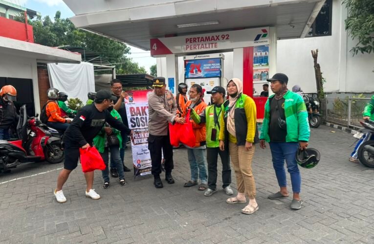 Polsek Kebomas Gandeng YALPK Group Gelar Baksos Ojol Gresik Sumringah Dapat Sembako dan BBM Gratis