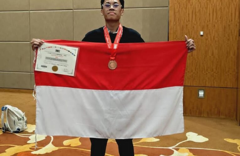 Harumkan Nama Indonesia, Siswa SMAK Frateran “Geisler Suntimothy”  Torehkan Prestasi di Ajang Matematika Internasional