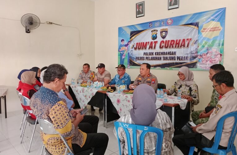 Gelar ‘Jum’at Curhat’ di Dua Lokasi, Kapolsek Krembangan Tegaskan Komitmen ‘Jogo Perak’ dan Siap Sikat Peredaran Miras