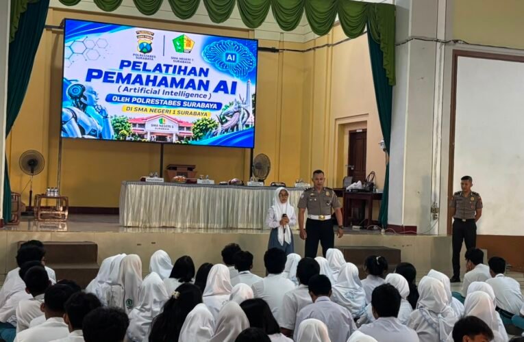 Polrestabes Surabaya Sosialisasikan Pemahaman AI kepada Siswa SMA Negeri 1 Surabaya
