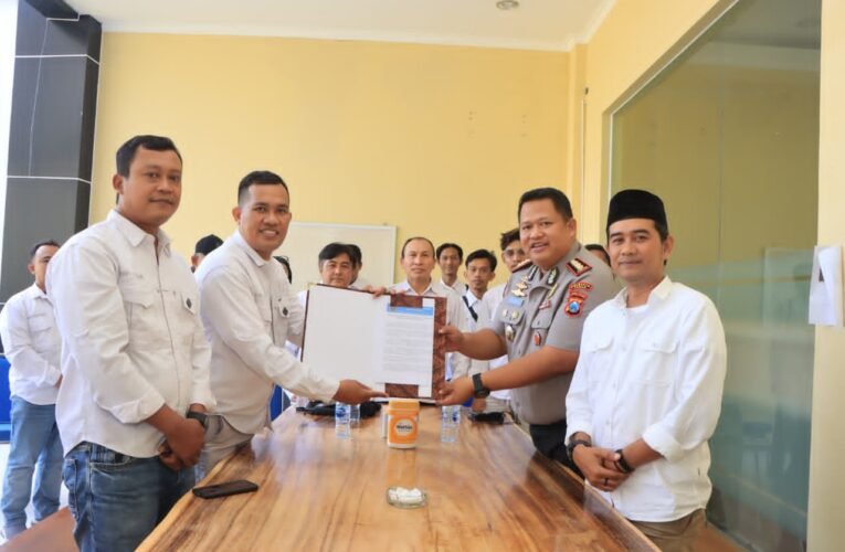 Kombespol Jazuli Datangi Balai Wartawan Untuk Mediasi dan Klarifikasi Bersama Ketua RPS dan PWI di Kabupaten Tuban