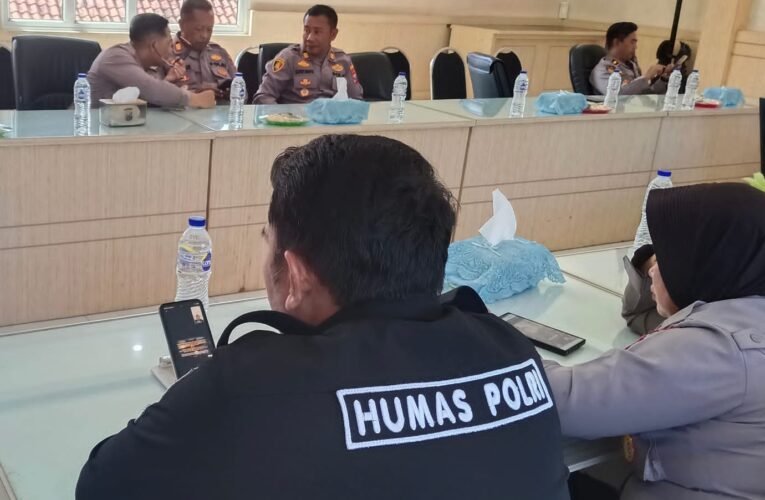 Humas Polres Pasuruan Fasilitasi Komunikasi Terkait Perkara Laka Lantas Tahun 2017