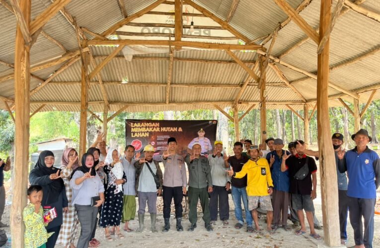 Polisi dan Warga Bersinergi Cegah Karhutla di Kawasan Hutan Panceng